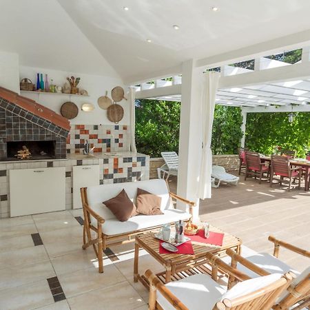 Spacious Holiday Home In Molat With Pool Brgulje Exteriér fotografie