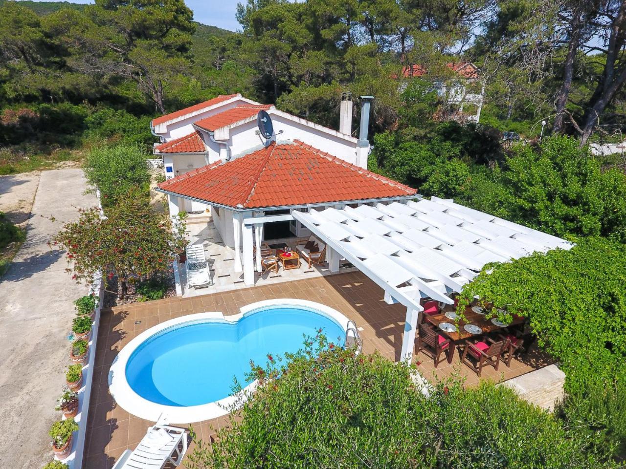 Spacious Holiday Home In Molat With Pool Brgulje Exteriér fotografie