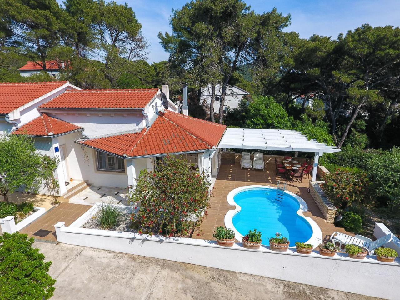Spacious Holiday Home In Molat With Pool Brgulje Exteriér fotografie