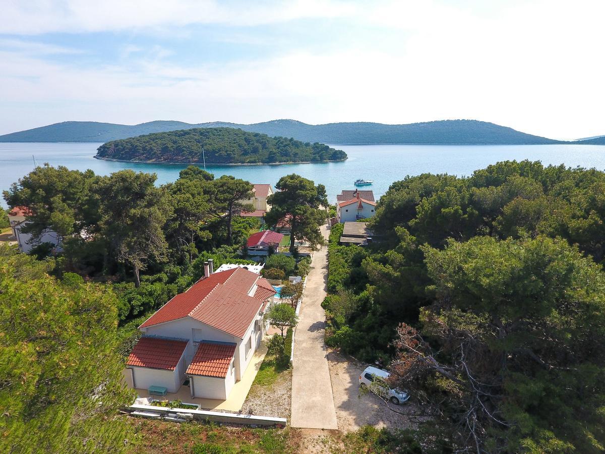 Spacious Holiday Home In Molat With Pool Brgulje Exteriér fotografie